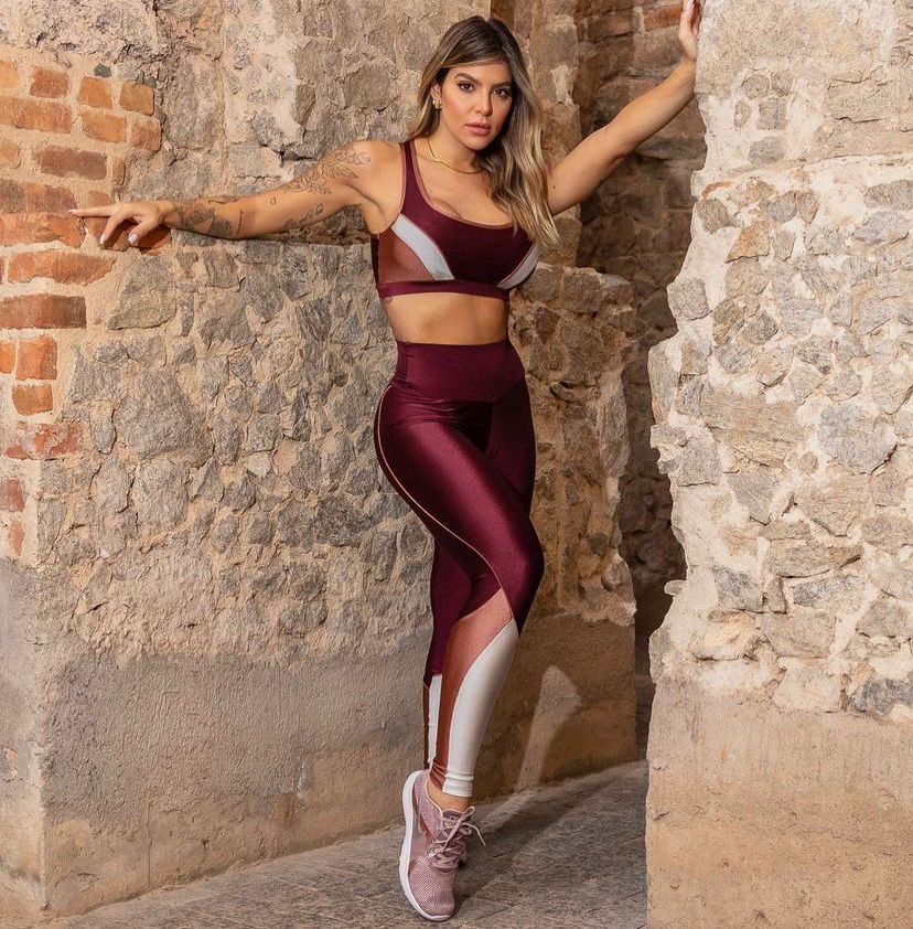 Top brilho + calça legging